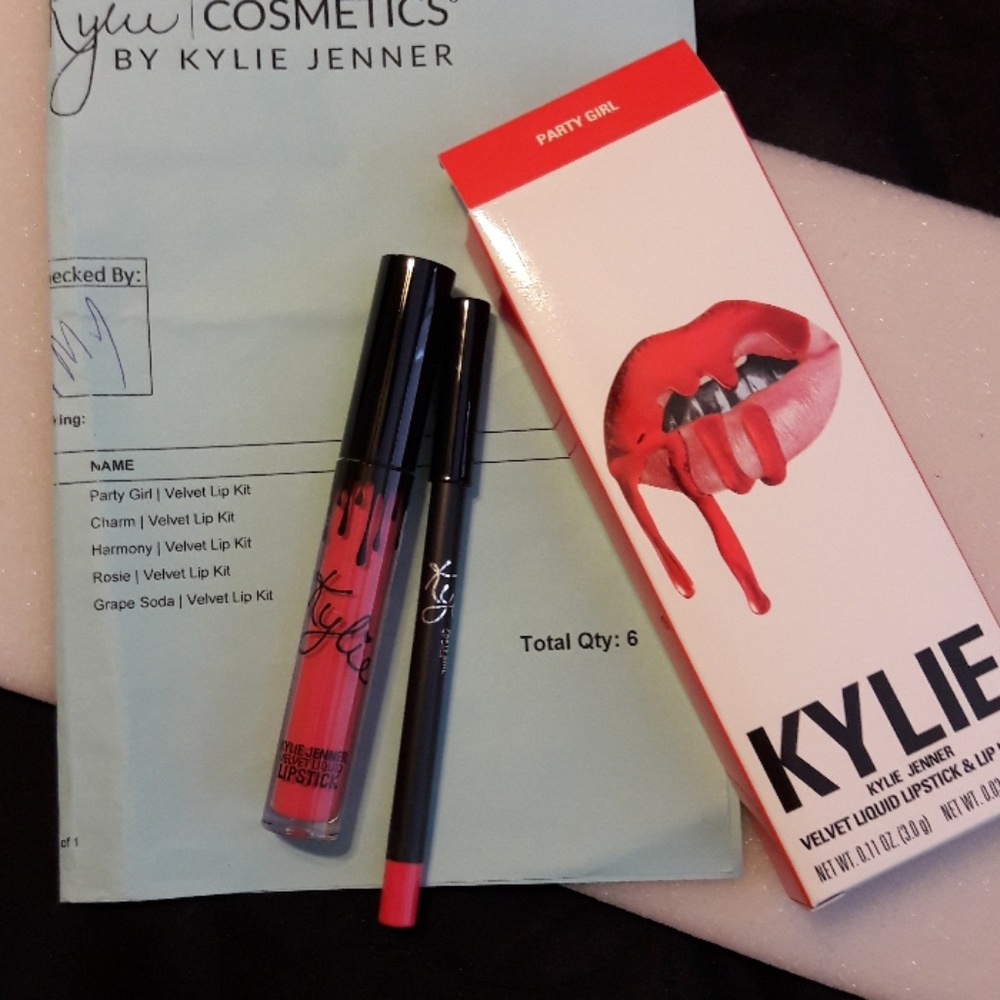 Kylie Jenner Velvet lip kits